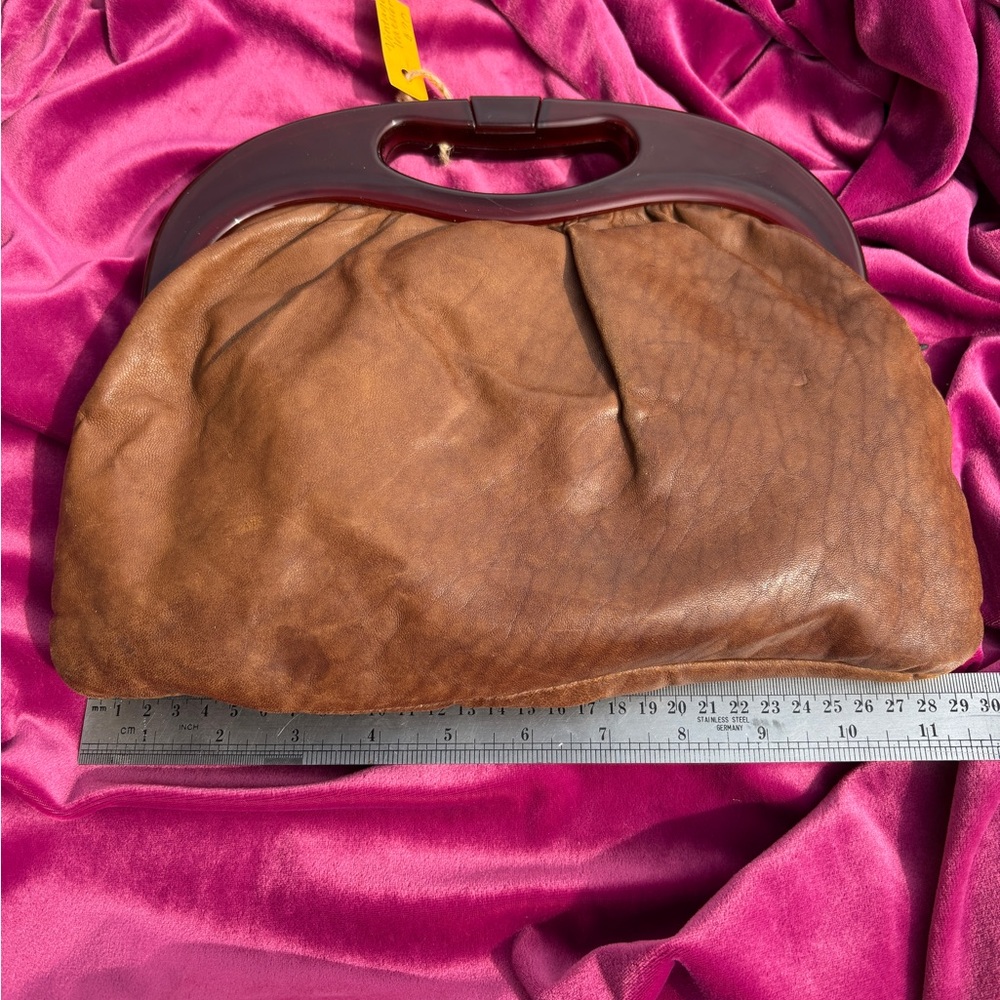 VTG 80’s leather clasp handbag.